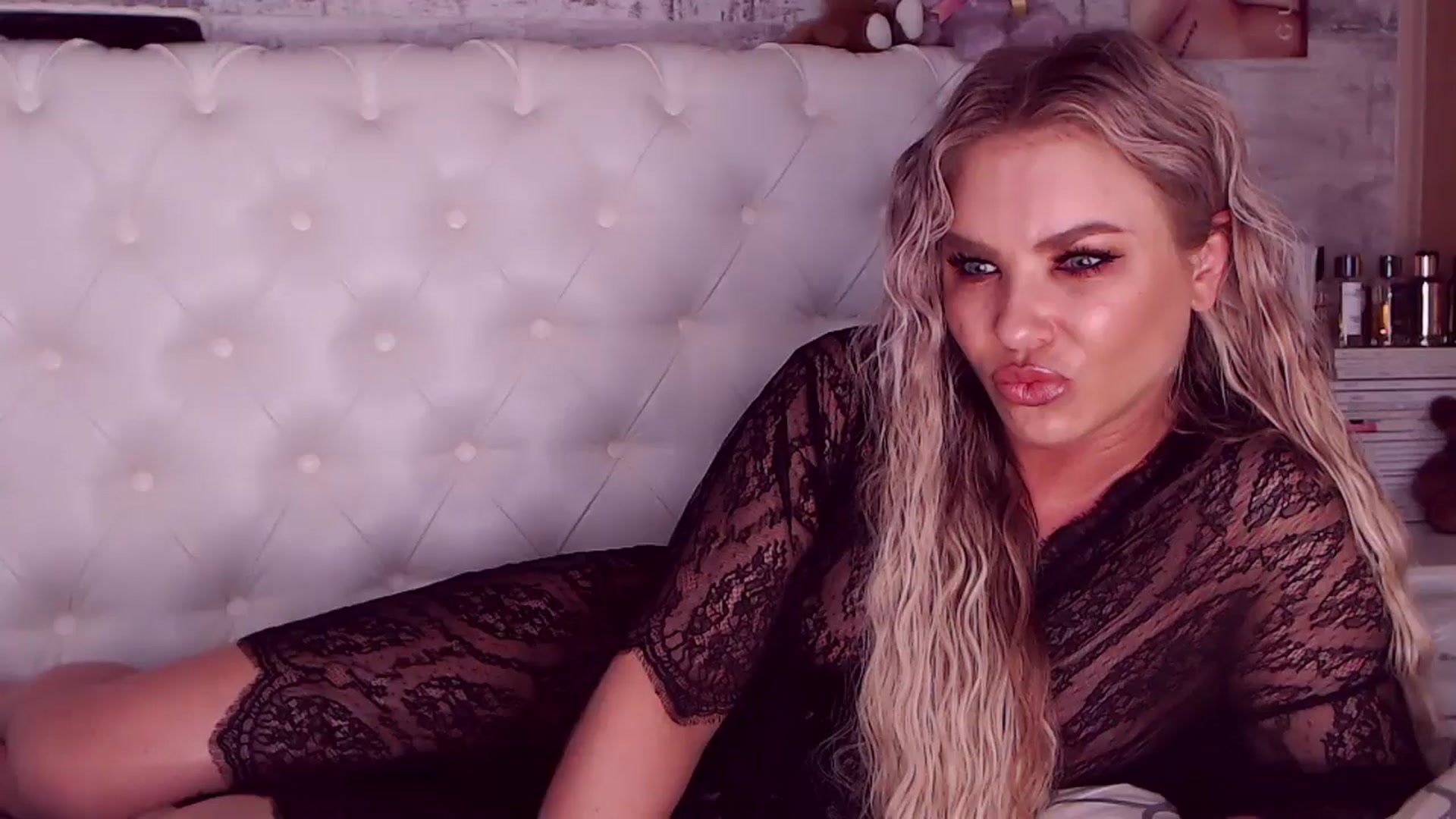 Gallery image thumbnail from Sona_Bambina's myfreecams stream on, 10/15/2024, 06:06 image 10 of 20