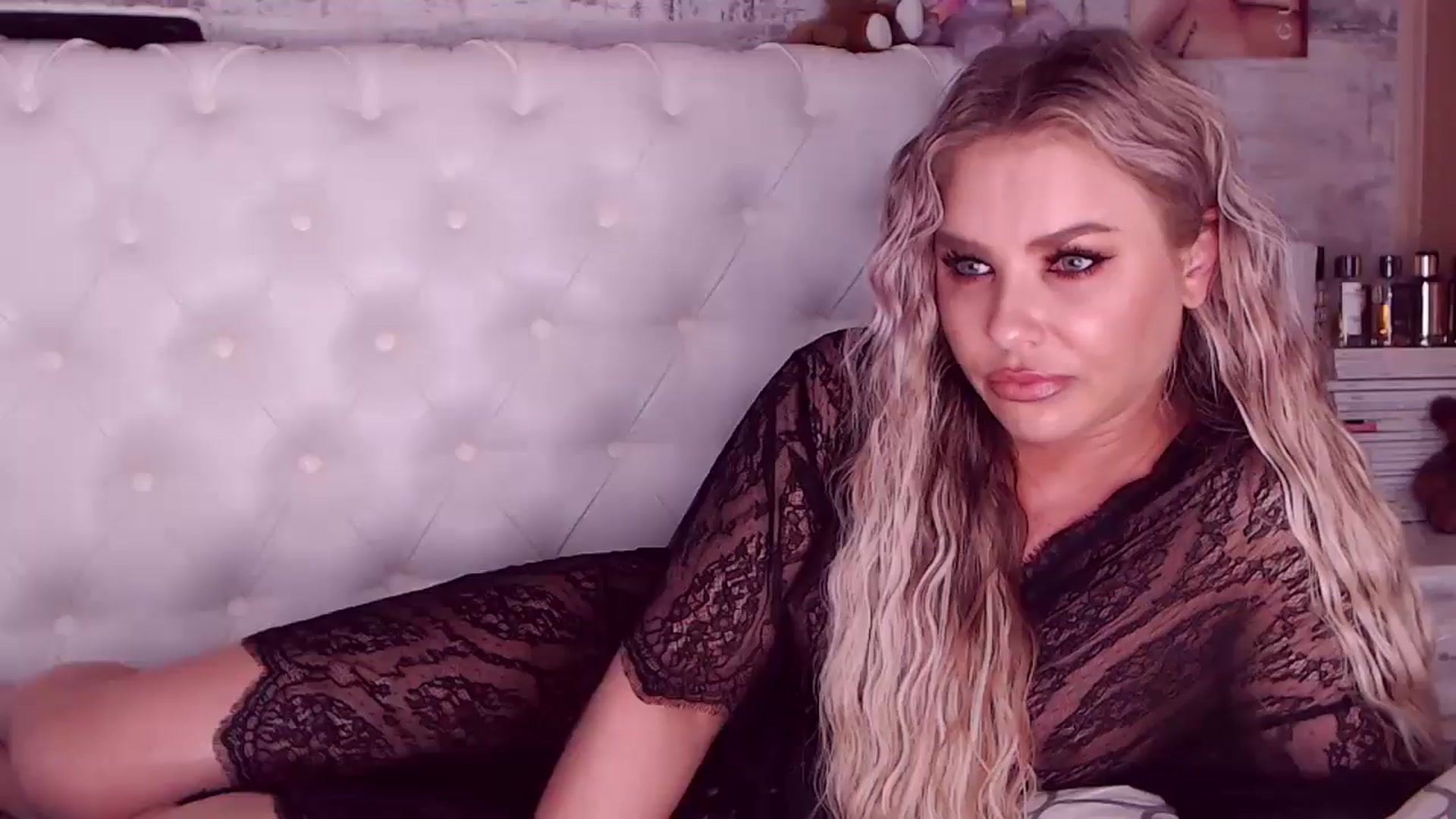 Gallery image thumbnail from Sona_Bambina's myfreecams stream on, 10/15/2024, 06:06 image 14 of 20