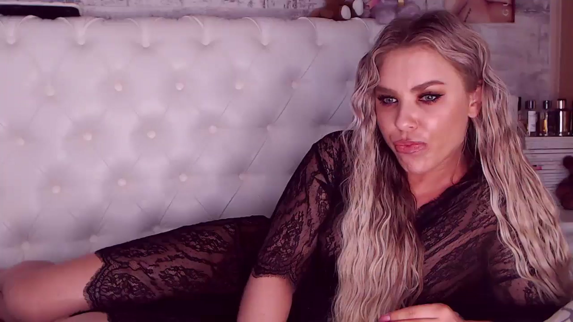 Gallery image thumbnail from Sona_Bambina's myfreecams stream on, 10/15/2024, 06:06 image 20 of 20