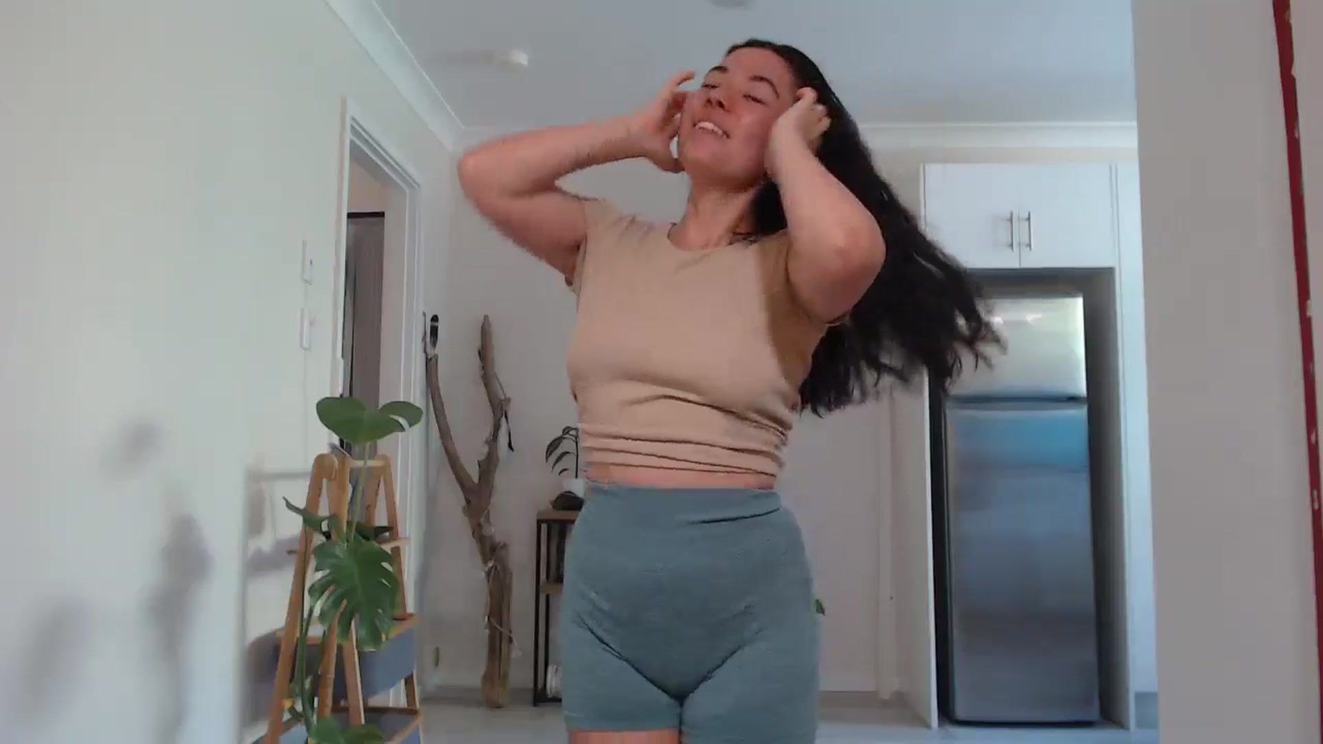 Gallery image thumbnail from Sonisymbal's myfreecams stream on, 12/12/2024, 06:24 image 20 of 20