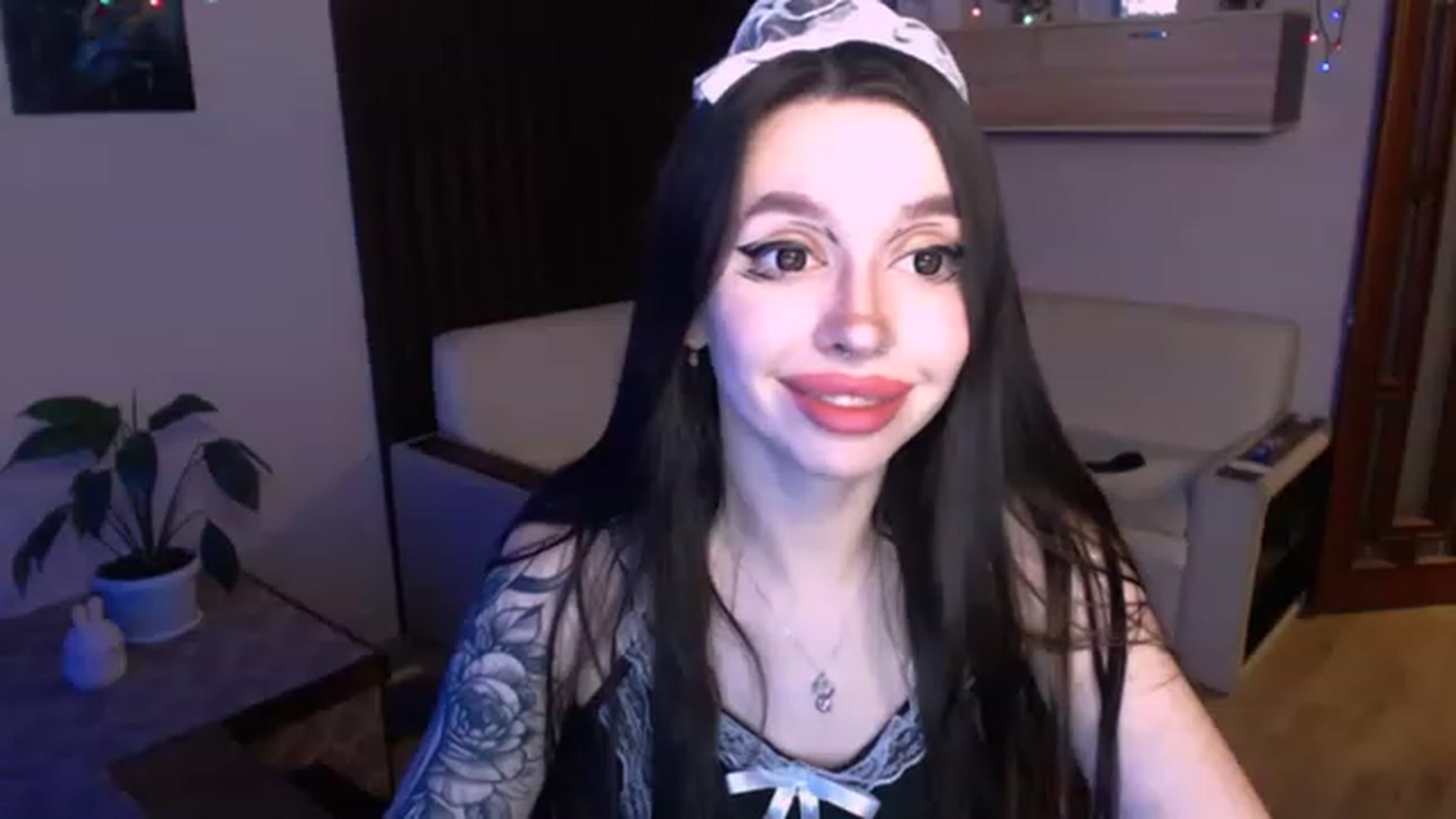 Gallery image thumbnail from SonyaKotik's myfreecams stream on, 01/06/2023, 15:36 image 18 of 20