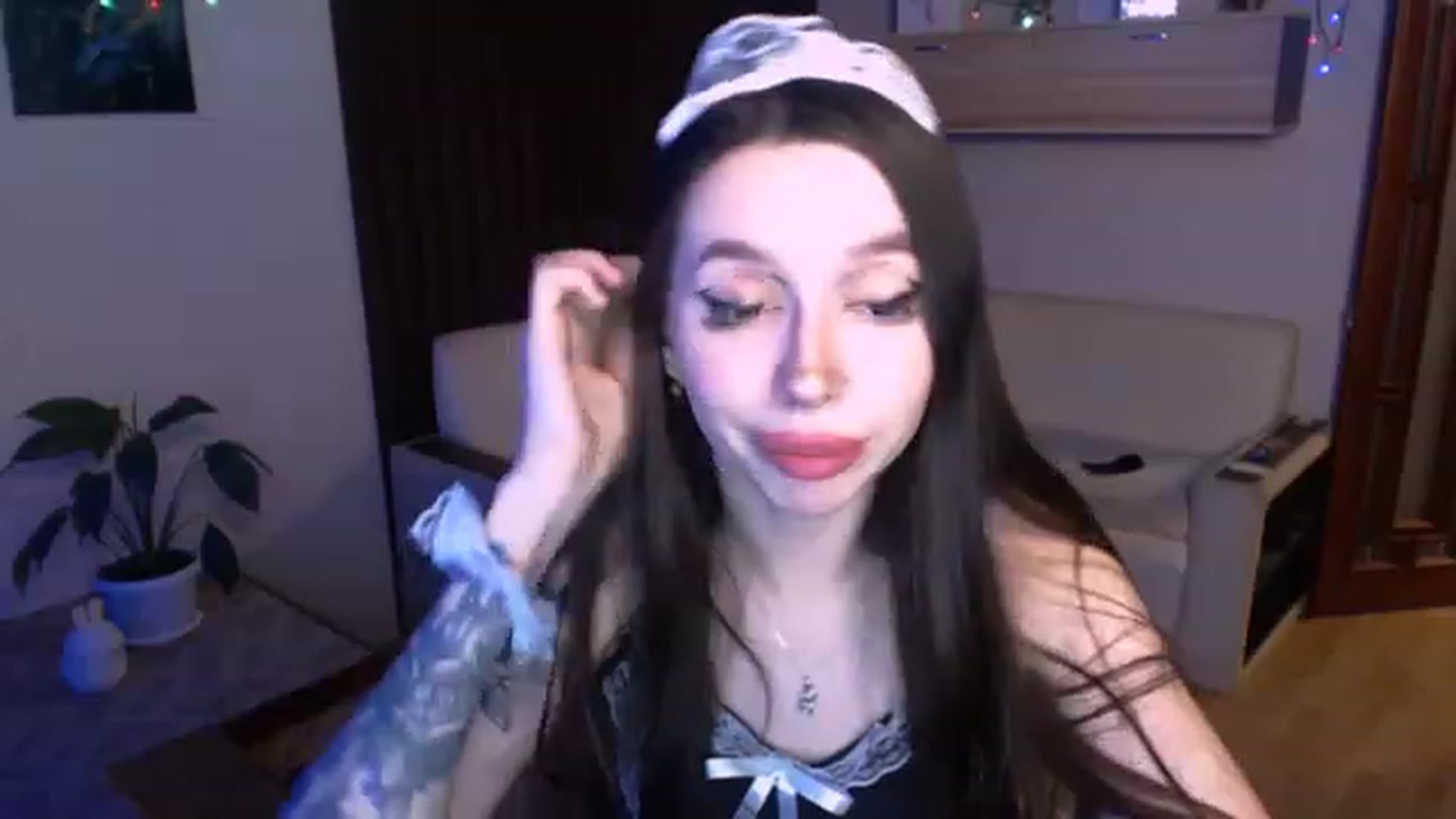 Gallery image thumbnail from SonyaKotik's myfreecams stream on, 01/06/2023, 15:36 image 19 of 20