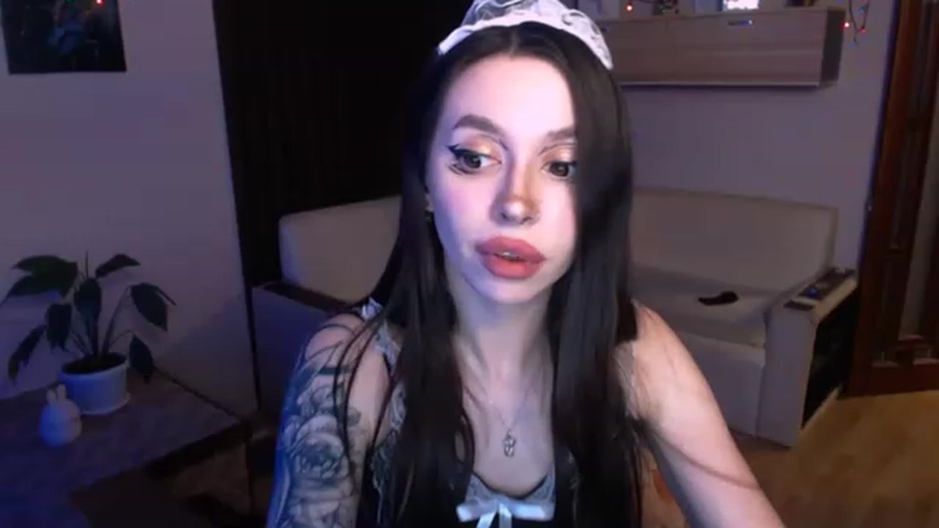 Gallery image thumbnail from SonyaKotik's myfreecams stream on, 01/06/2023, 15:36 image 15 of 20