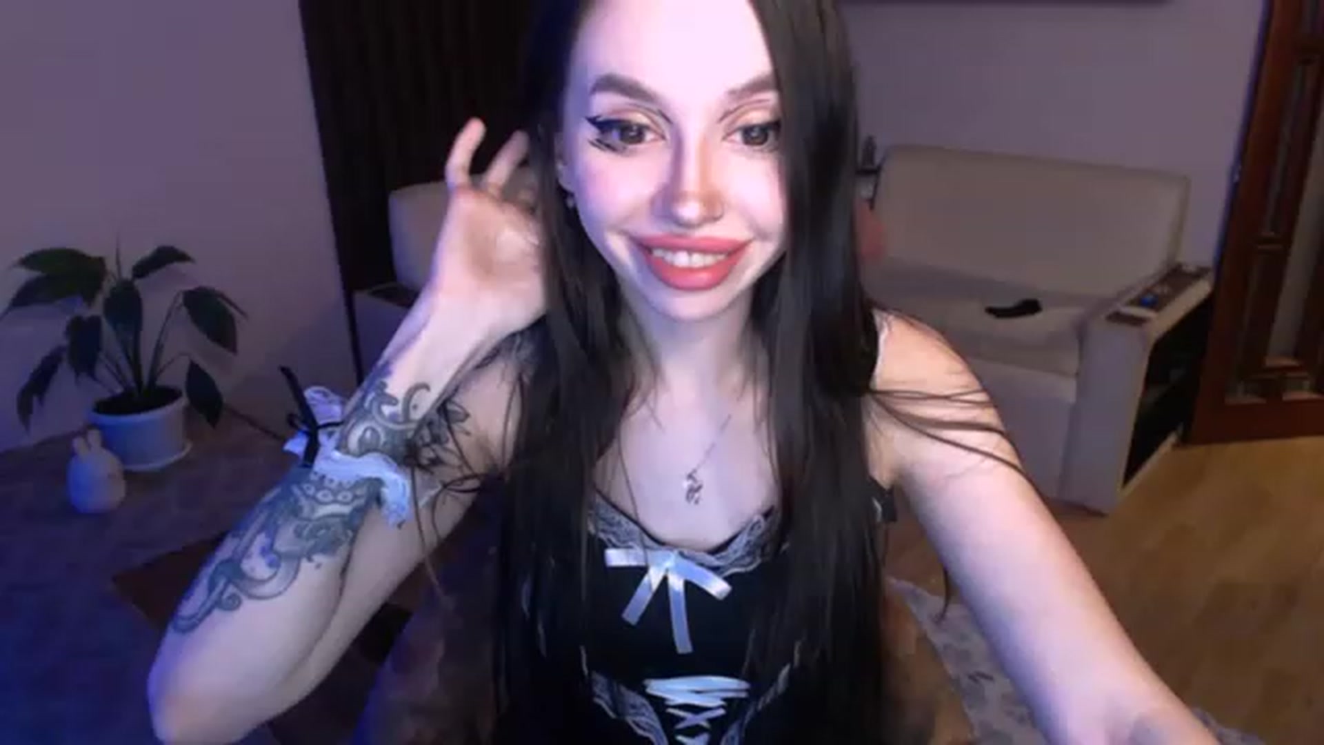 Gallery image thumbnail from SonyaKotik's myfreecams stream on, 01/06/2023, 15:36 image 6 of 20
