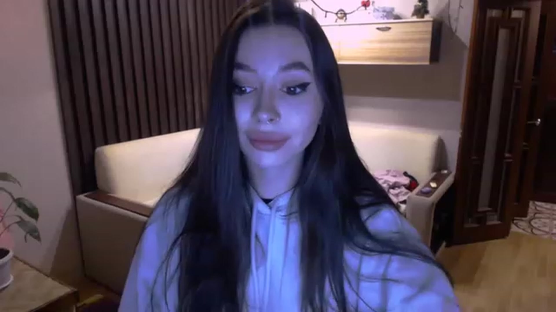 Gallery image thumbnail from SonyaKotik's myfreecams stream on, 01/25/2023, 18:31 image 18 of 20