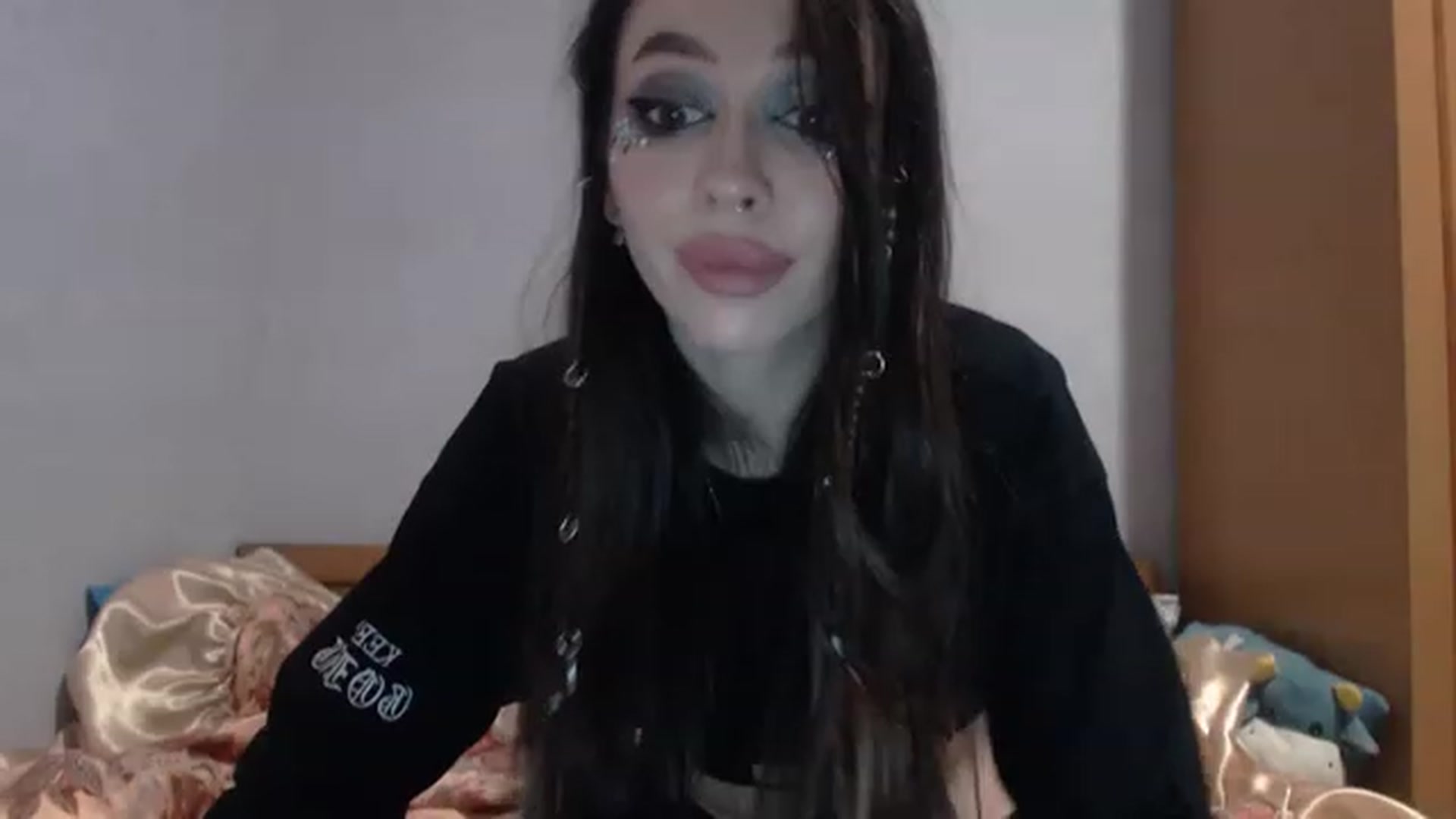 Gallery image thumbnail from SonyaKotik's myfreecams stream on, 02/04/2023, 17:50 image 15 of 20