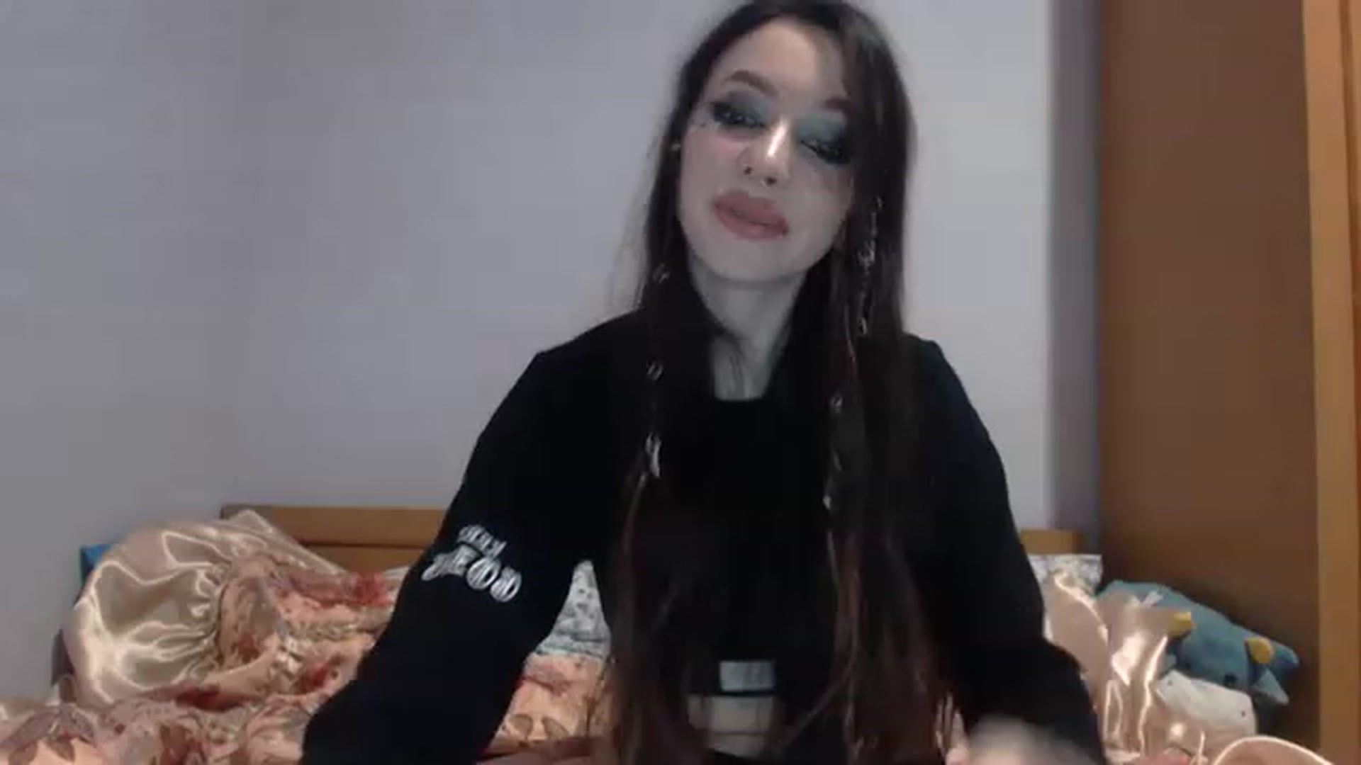 Gallery image thumbnail from SonyaKotik's myfreecams stream on, 02/04/2023, 17:50 image 17 of 20