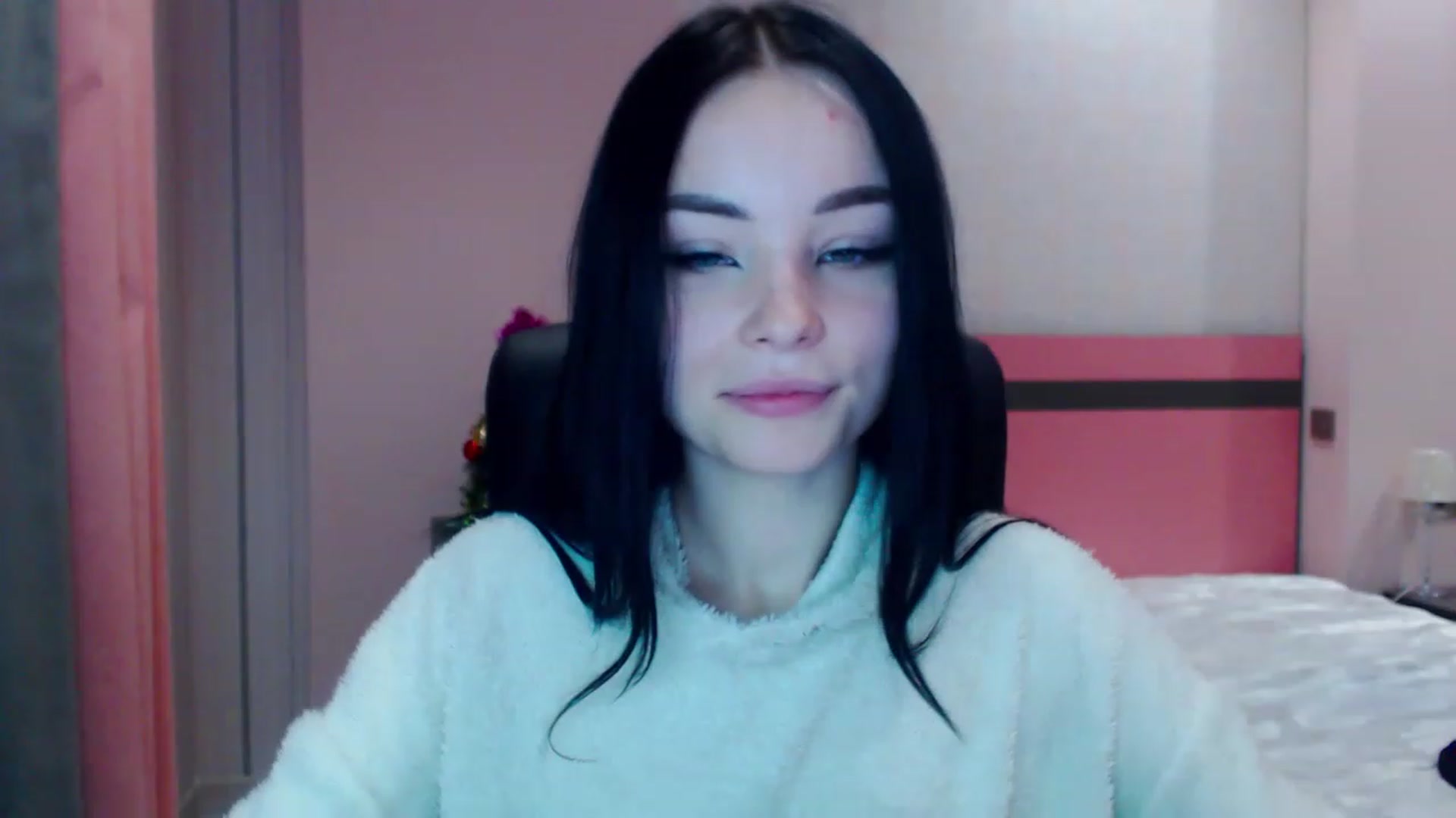 Gallery image thumbnail from SonyaOlsen's myfreecams stream on, 12/27/2022, 16:10 image 13 of 20
