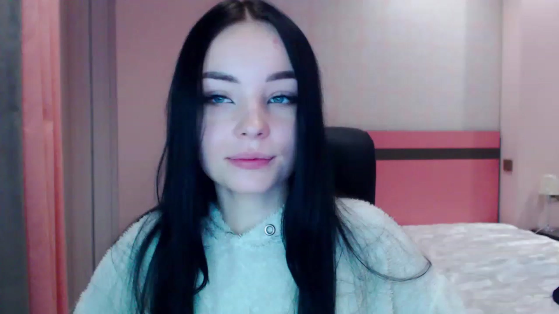 Gallery image thumbnail from SonyaOlsen's myfreecams stream on, 12/27/2022, 16:10 image 8 of 20