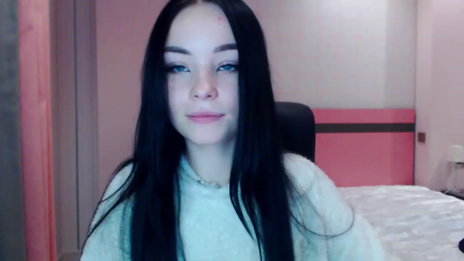 Gallery image thumbnail from SonyaOlsen's myfreecams stream on, 12/27/2022, 16:10 image 11 of 20
