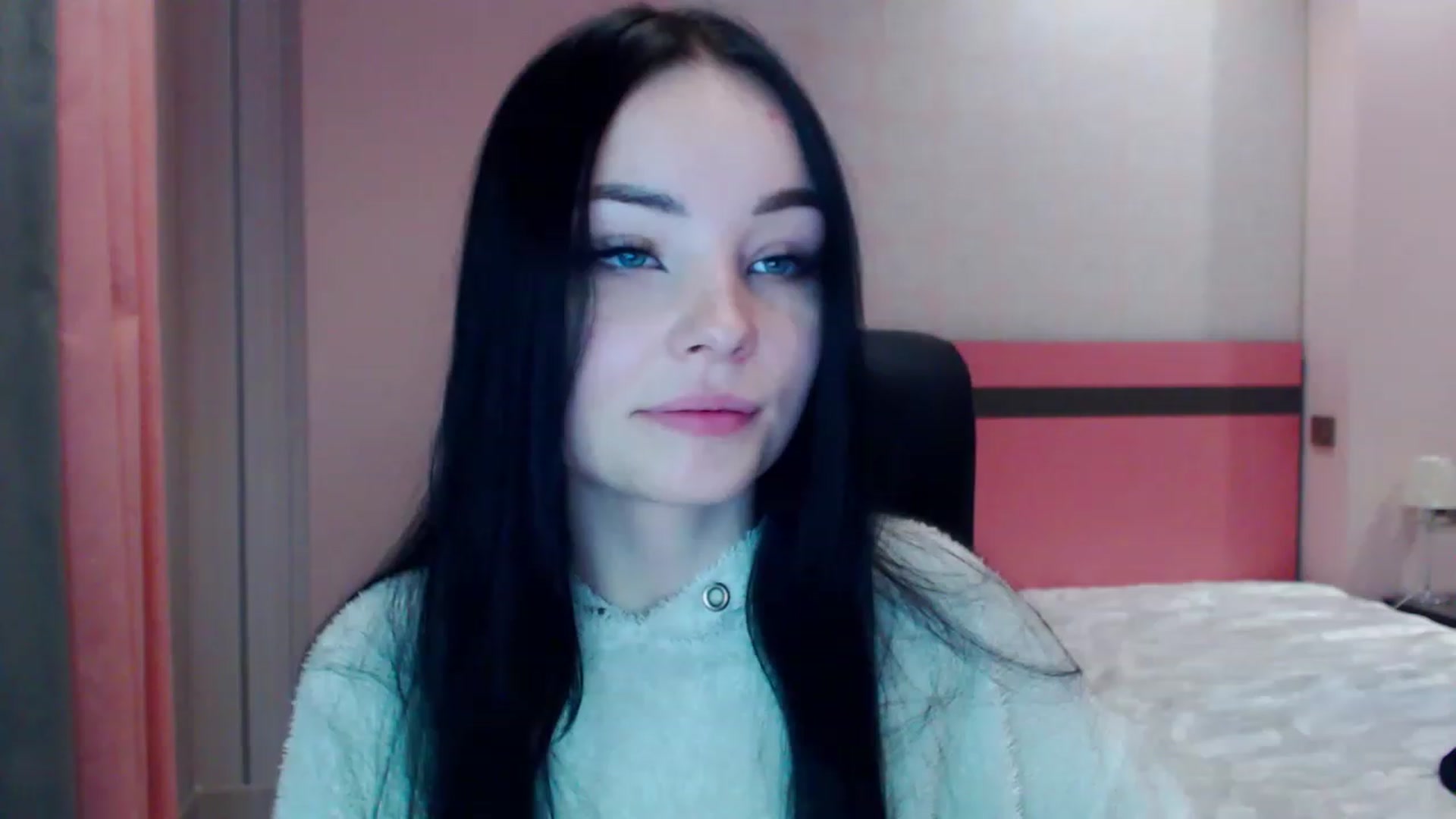 Gallery image thumbnail from SonyaOlsen's myfreecams stream on, 12/27/2022, 16:10 image 4 of 20