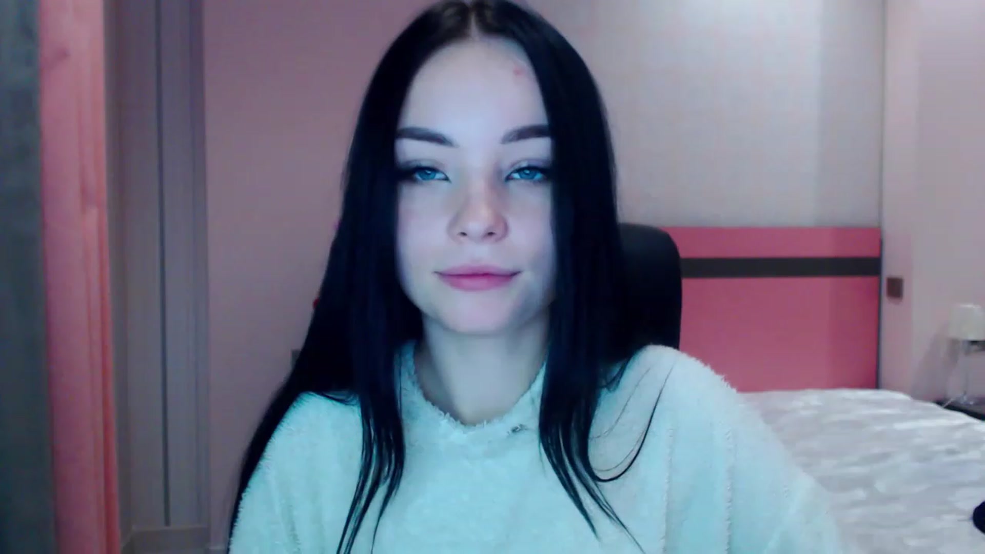 Gallery image thumbnail from SonyaOlsen's myfreecams stream on, 12/27/2022, 16:10 image 15 of 20
