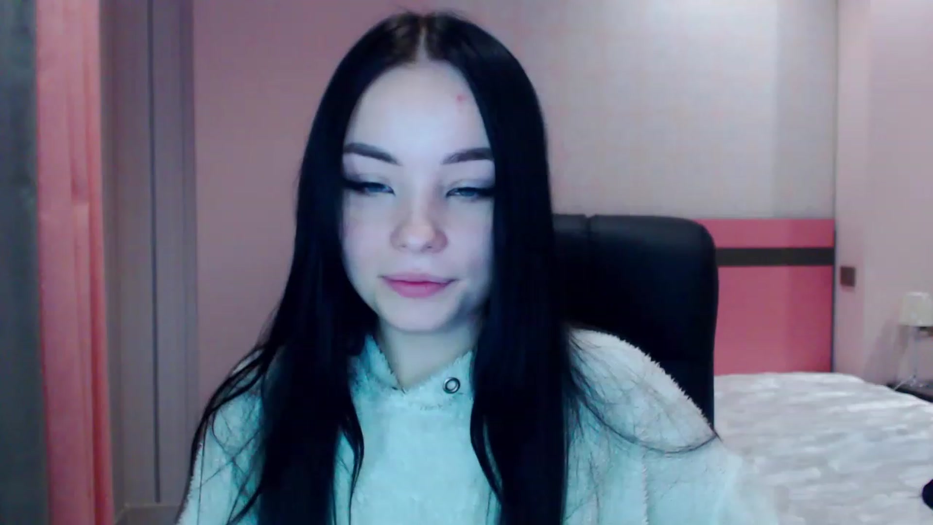 Gallery image thumbnail from SonyaOlsen's myfreecams stream on, 12/27/2022, 16:10 image 6 of 20