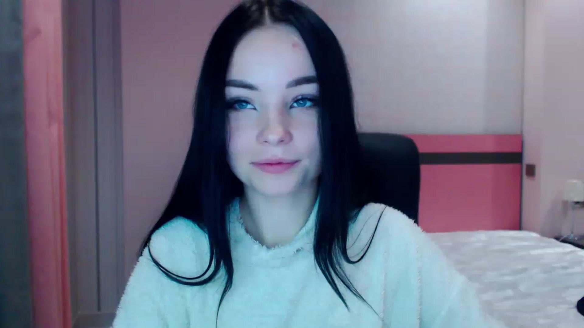 Gallery image thumbnail from SonyaOlsen's myfreecams stream on, 12/27/2022, 16:10 image 14 of 20