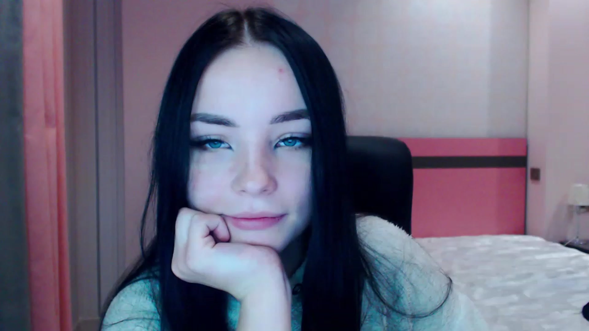 Gallery image thumbnail from SonyaOlsen's myfreecams stream on, 12/27/2022, 16:10 image 7 of 20