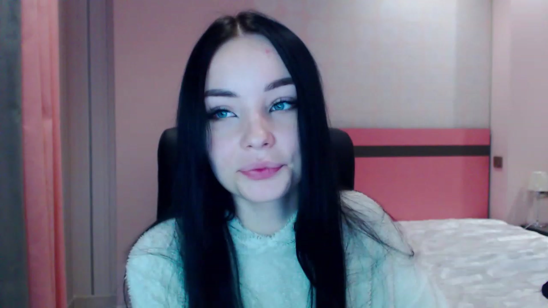 Gallery image thumbnail from SonyaOlsen's myfreecams stream on, 12/27/2022, 16:10 image 5 of 20