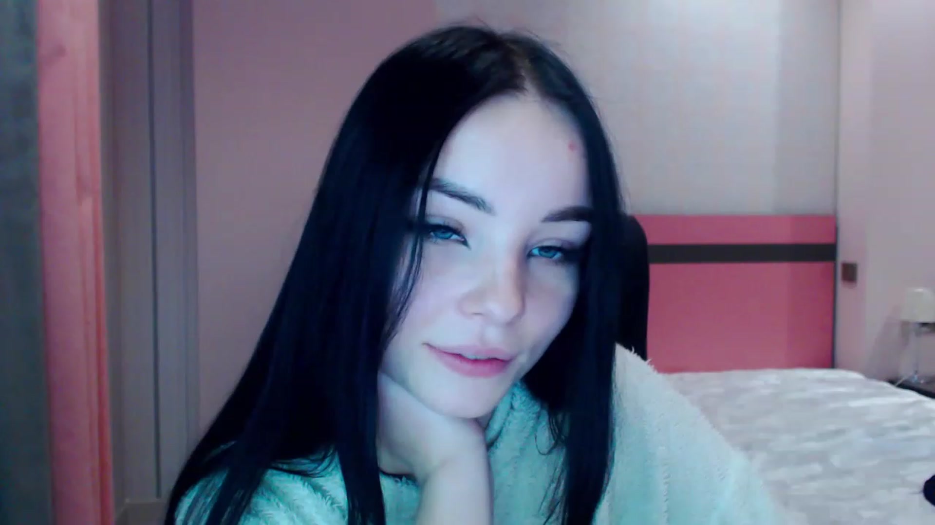 Gallery image thumbnail from SonyaOlsen's myfreecams stream on, 12/27/2022, 16:10 image 16 of 20