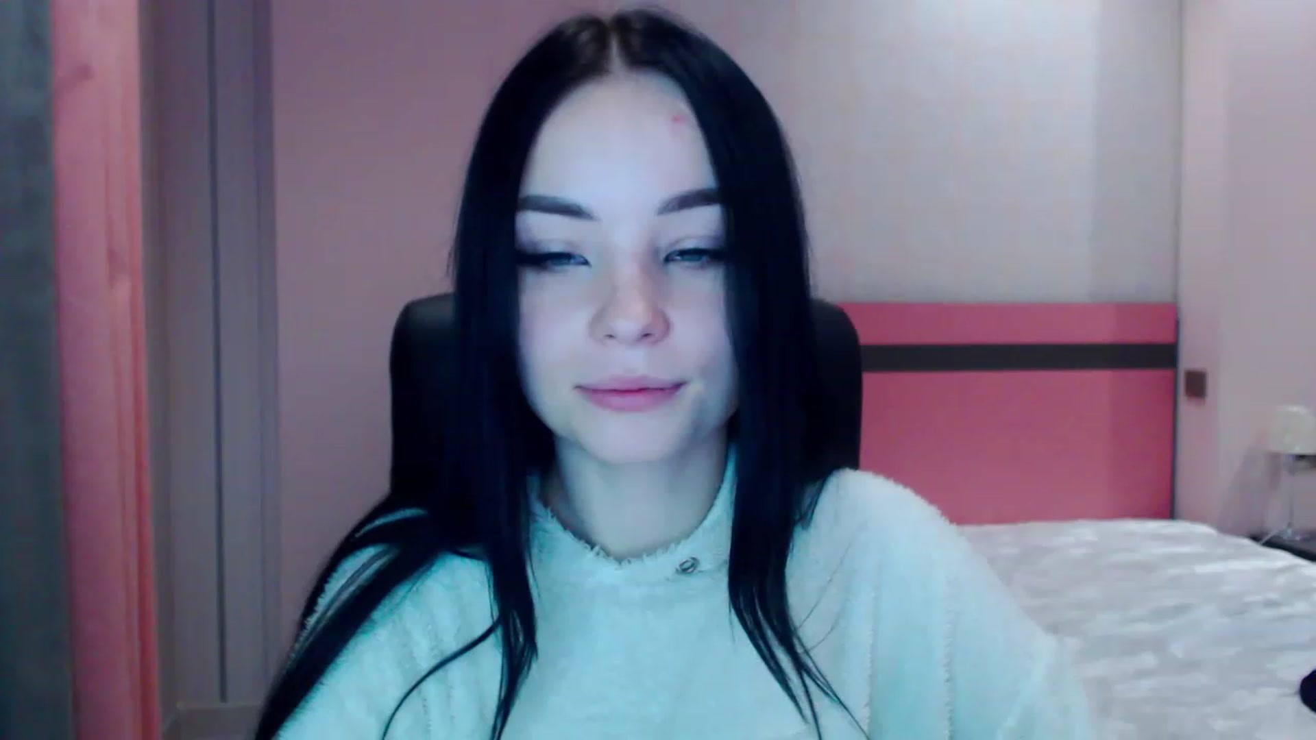 Gallery image thumbnail from SonyaOlsen's myfreecams stream on, 12/27/2022, 16:10 image 17 of 20