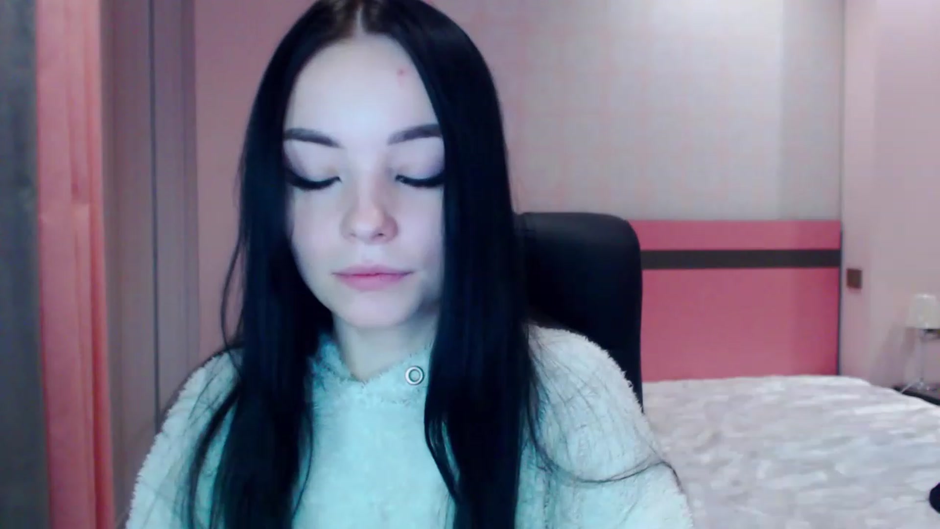 Gallery image thumbnail from SonyaOlsen's myfreecams stream on, 12/27/2022, 16:10 image 9 of 20