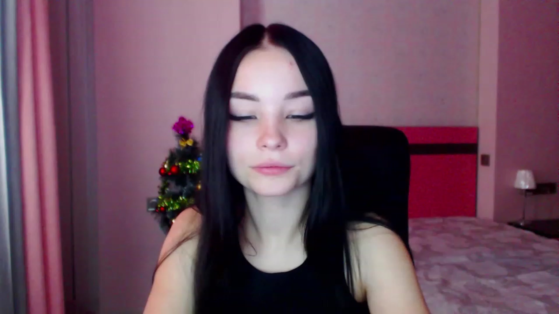 Gallery image thumbnail from SonyaOlsen's myfreecams stream on, 12/28/2022, 10:23 image 1 of 20