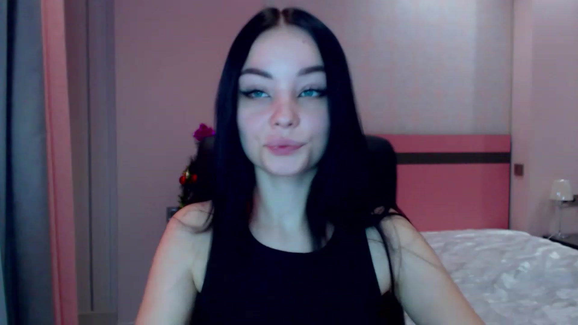 Gallery image thumbnail from SonyaOlsen's myfreecams stream on, 12/29/2022, 09:59 image 1 of 20