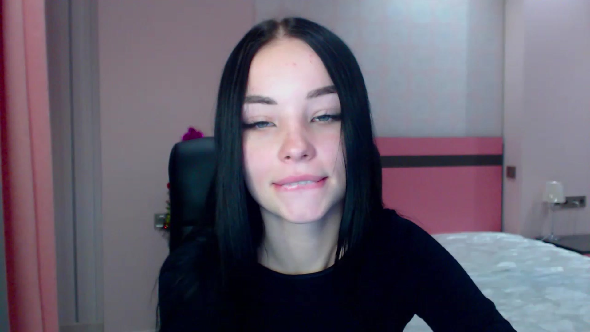 Gallery image thumbnail from SonyaOlsen's myfreecams stream on, 01/02/2023, 15:33 image 11 of 20