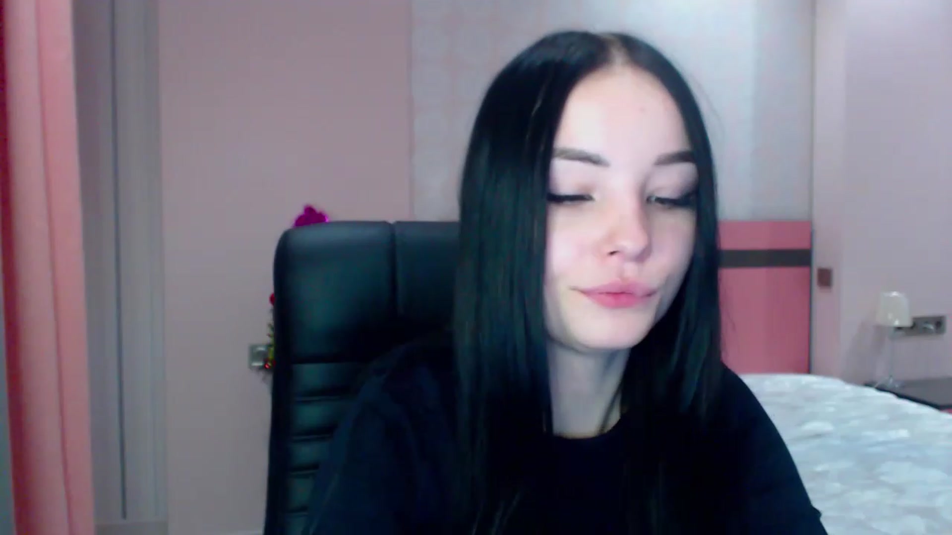 Gallery image thumbnail from SonyaOlsen's myfreecams stream on, 01/02/2023, 15:33 image 5 of 20