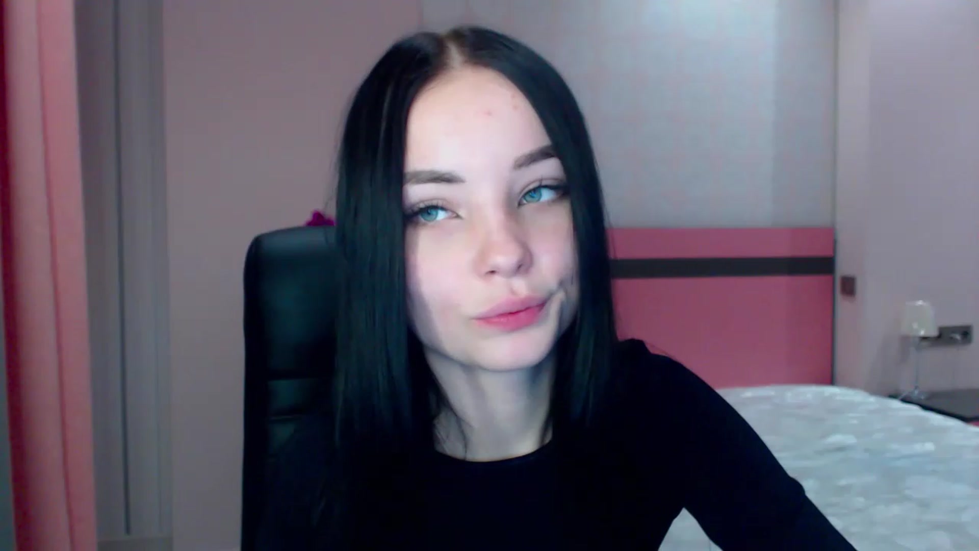 Gallery image thumbnail from SonyaOlsen's myfreecams stream on, 01/02/2023, 15:33 image 6 of 20