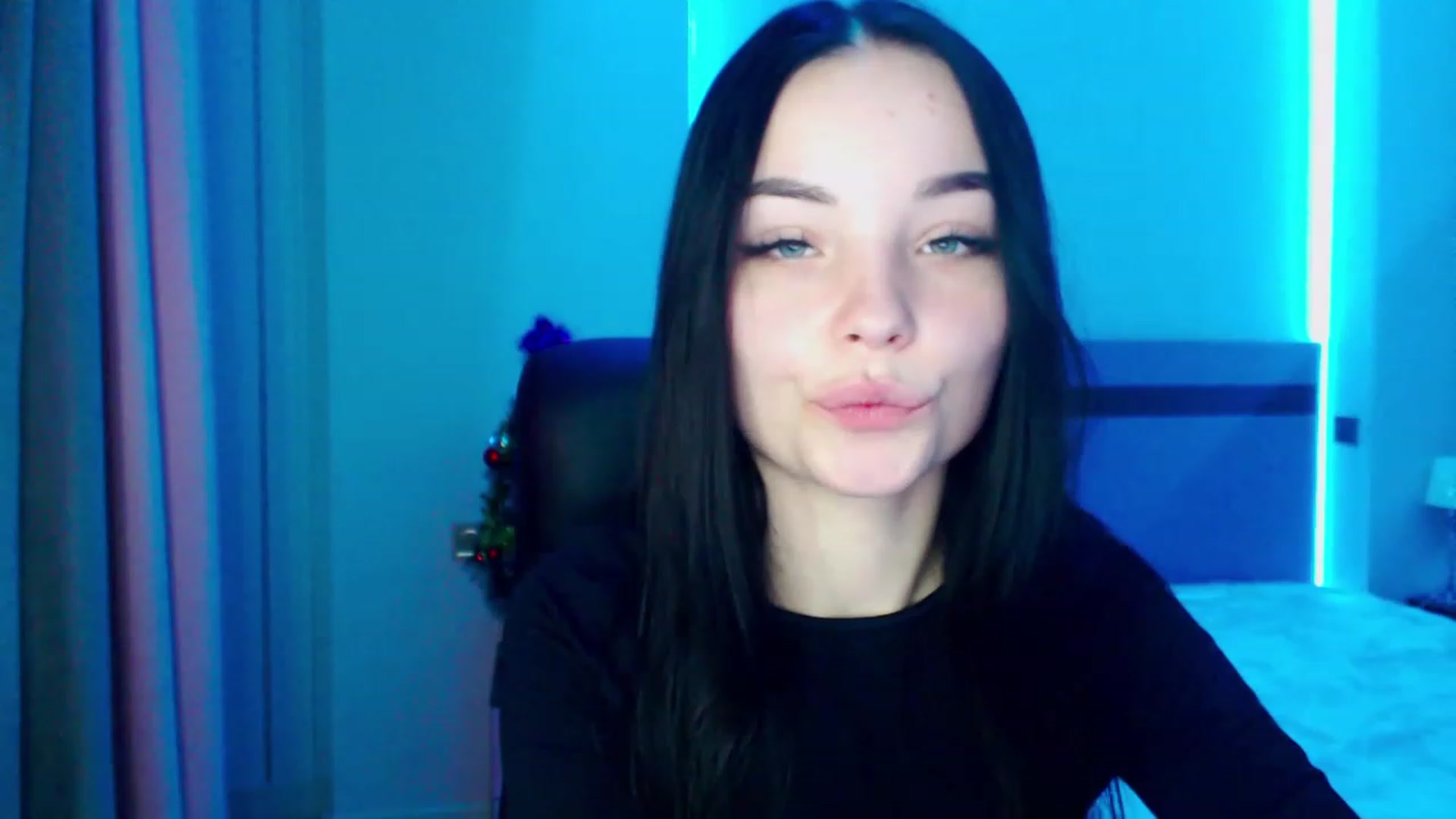 Gallery image thumbnail from SonyaOlsen's myfreecams stream on, 01/03/2023, 09:56 image 5 of 20