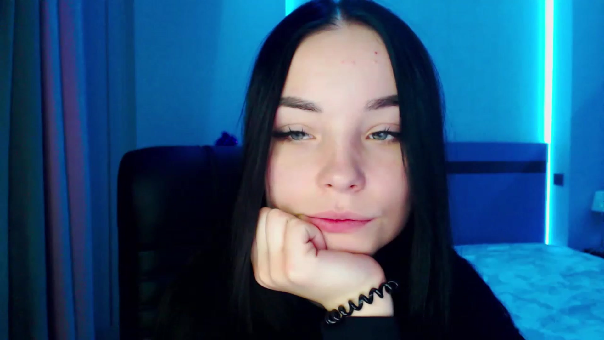 Gallery image thumbnail from SonyaOlsen's myfreecams stream on, 01/03/2023, 10:11 image 6 of 20