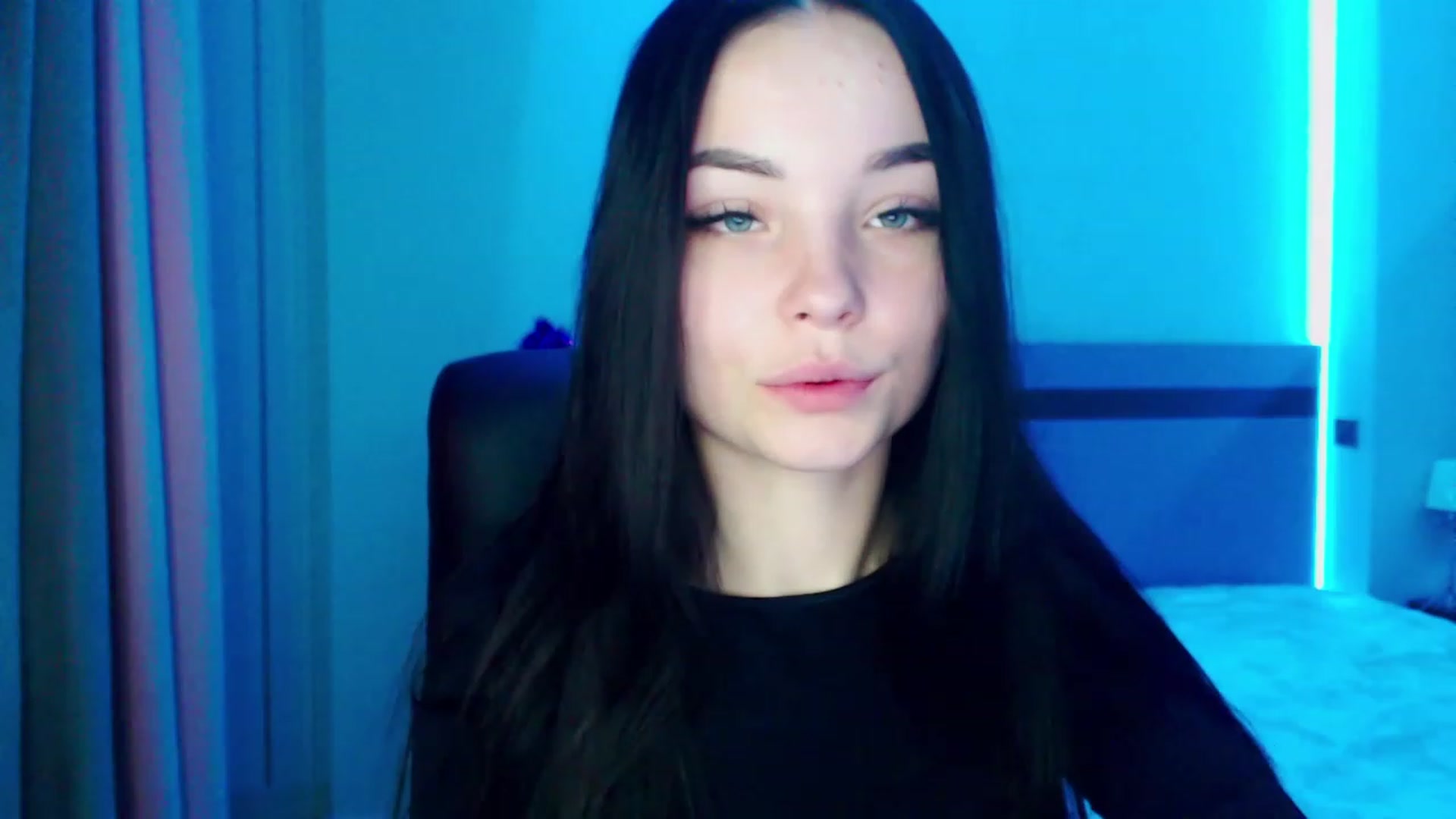 Gallery image thumbnail from SonyaOlsen's myfreecams stream on, 01/03/2023, 10:11 image 13 of 20