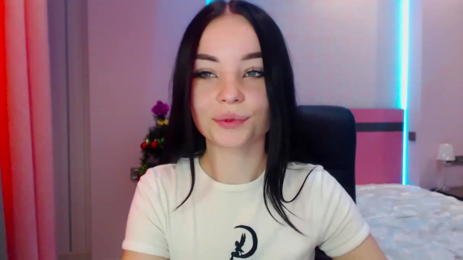 Gallery image thumbnail from SonyaOlsen's myfreecams stream on, 01/04/2023, 09:03 image 12 of 20