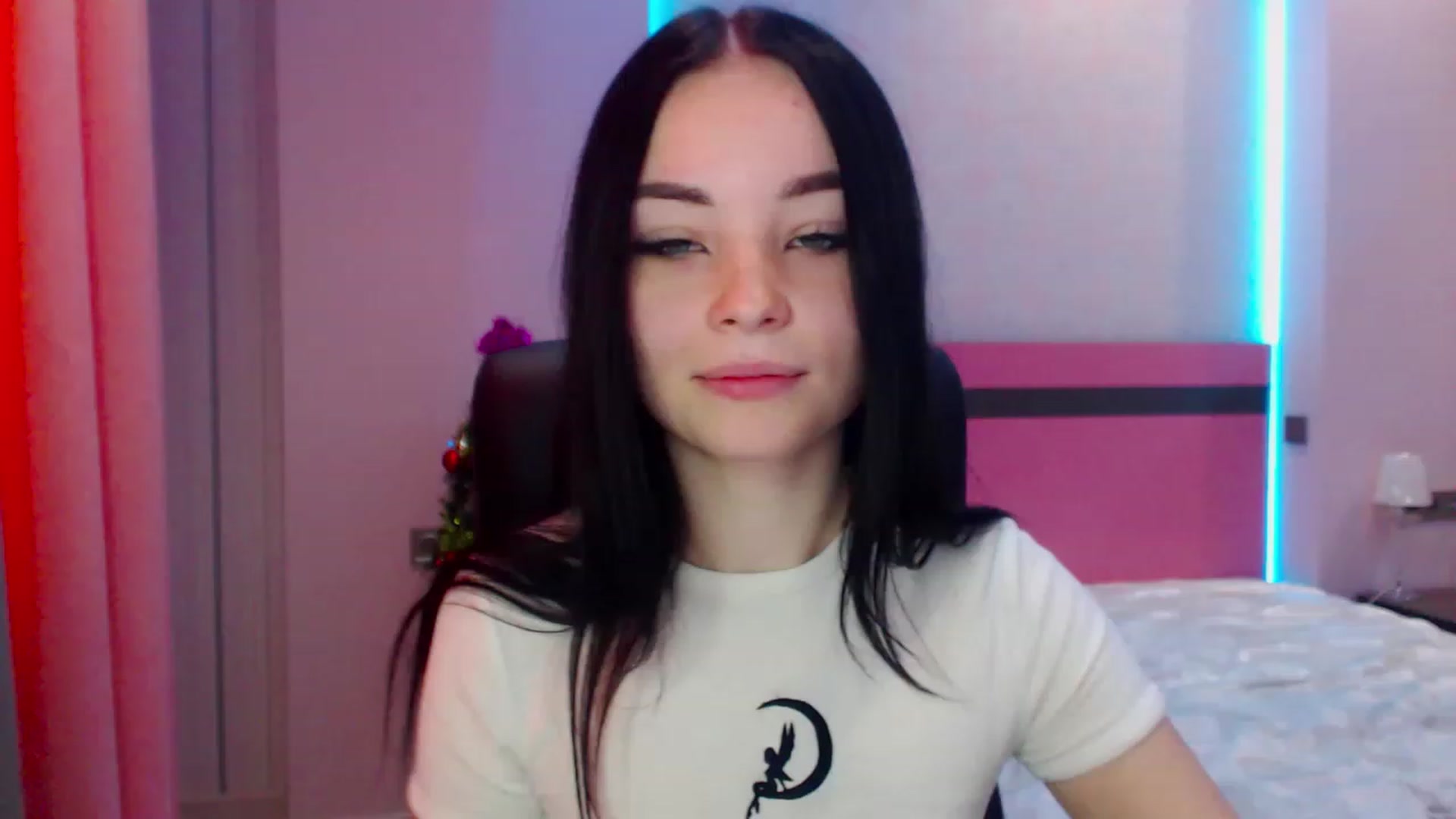 Gallery image thumbnail from SonyaOlsen's myfreecams stream on, 01/04/2023, 09:03 image 3 of 20