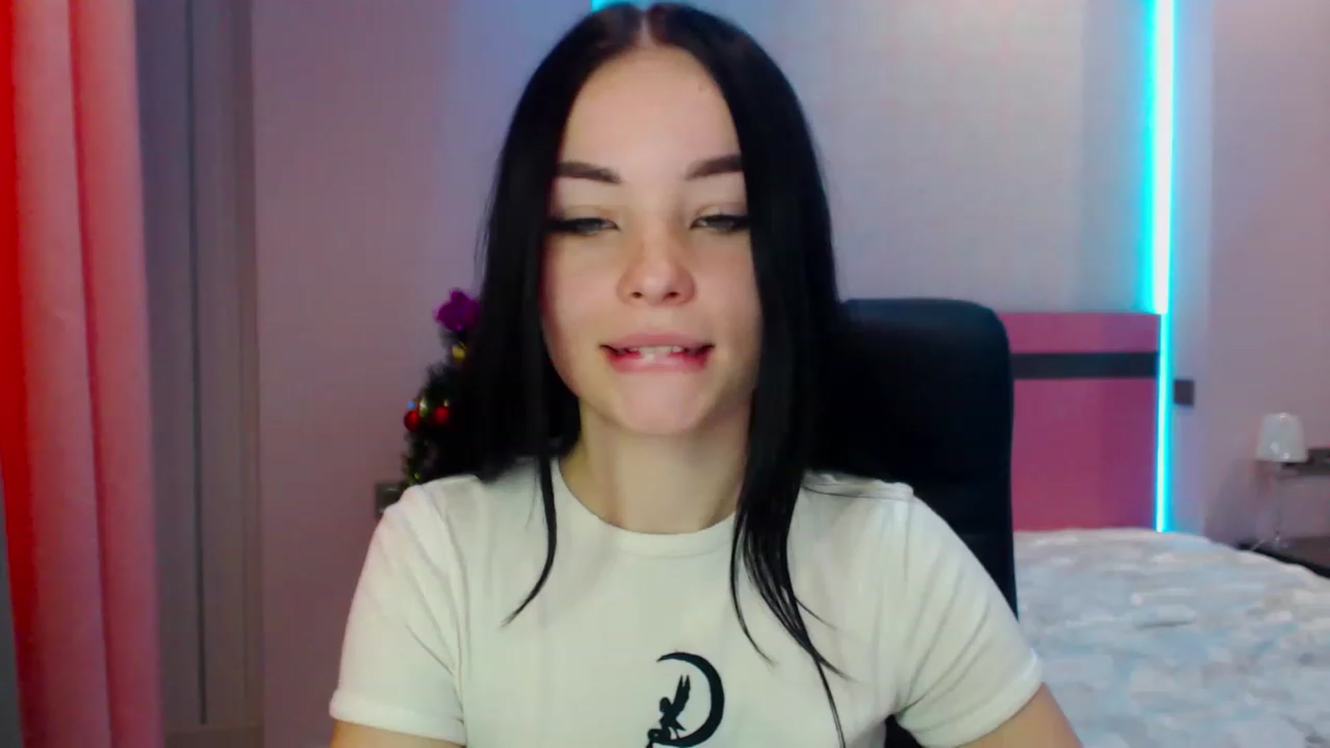 Gallery image thumbnail from SonyaOlsen's myfreecams stream on, 01/04/2023, 09:03 image 13 of 20