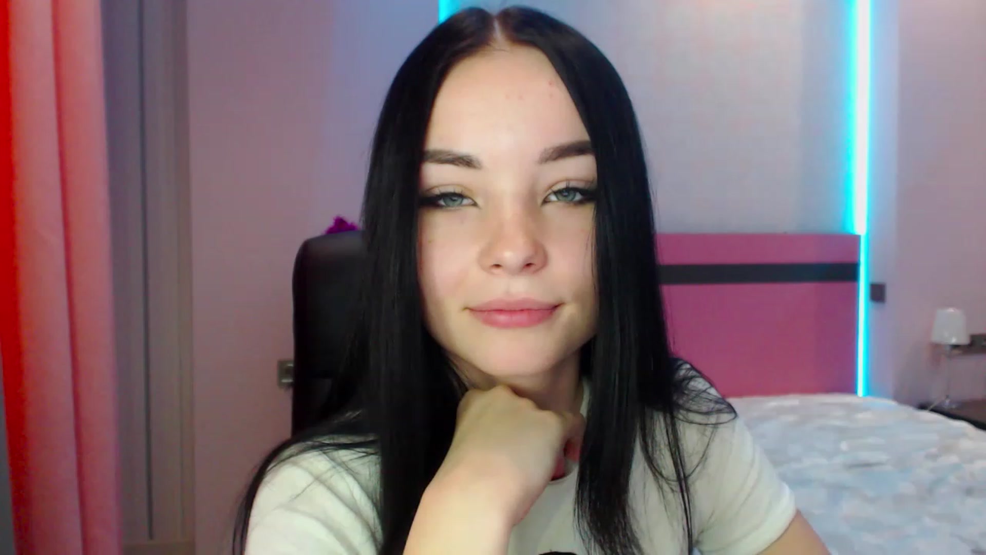 Gallery image thumbnail from SonyaOlsen's myfreecams stream on, 01/04/2023, 09:57 image 11 of 20