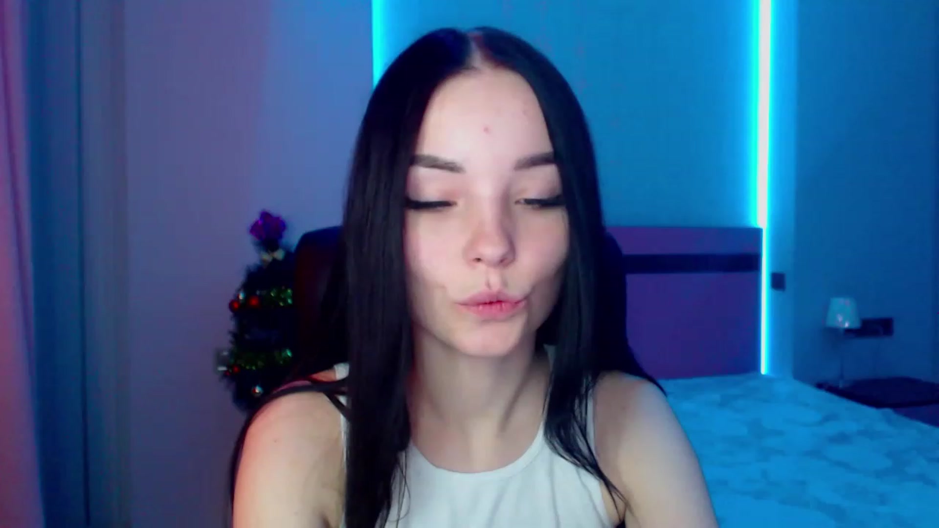 Gallery image thumbnail from SonyaOlsen's myfreecams stream on, 01/09/2023, 08:27 image 4 of 20