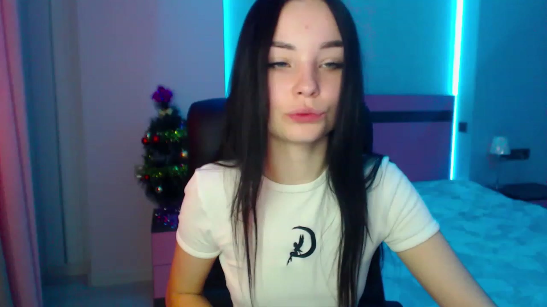 Gallery image thumbnail from SonyaOlsen's myfreecams stream on, 01/10/2023, 08:41 image 9 of 20