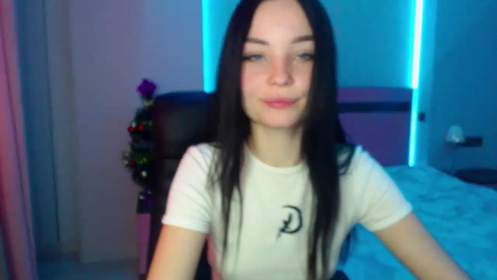 Gallery image thumbnail from SonyaOlsen's myfreecams stream on, 01/10/2023, 08:41 image 8 of 20