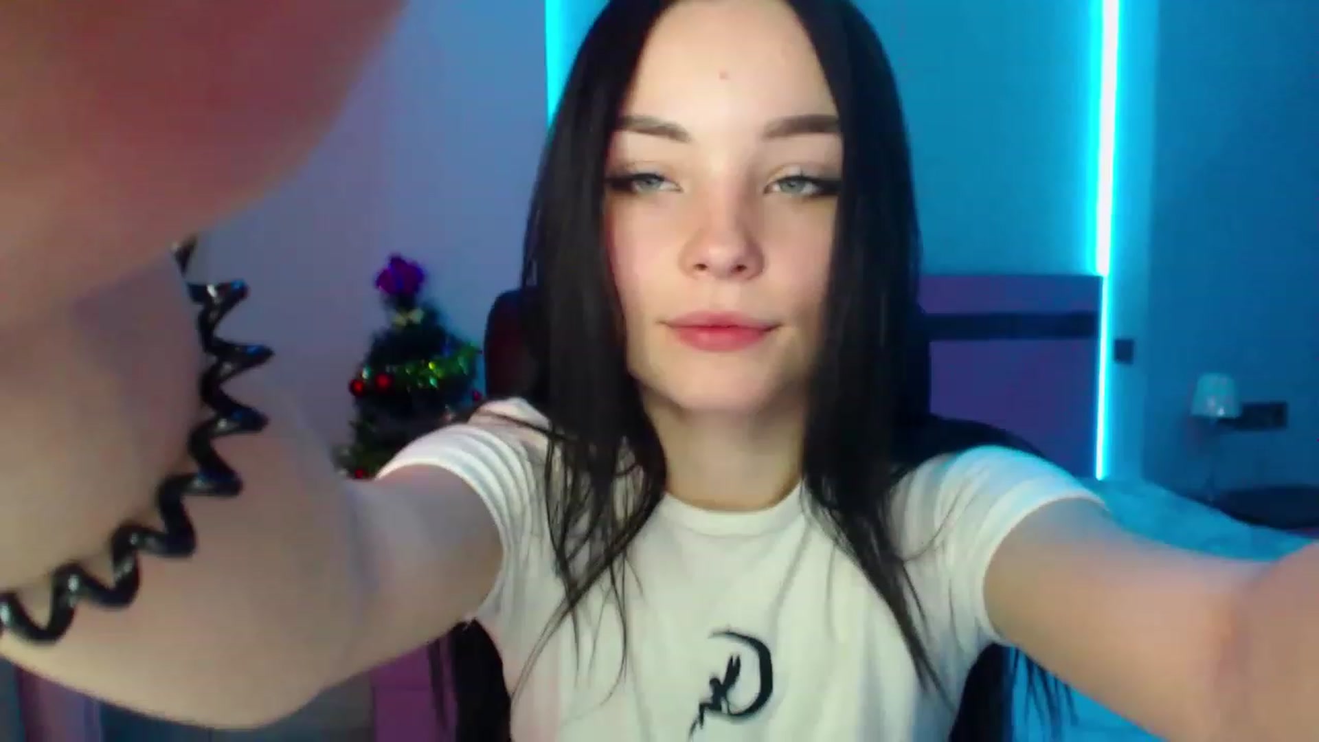 Gallery image thumbnail from SonyaOlsen's myfreecams stream on, 01/10/2023, 08:41 image 7 of 20