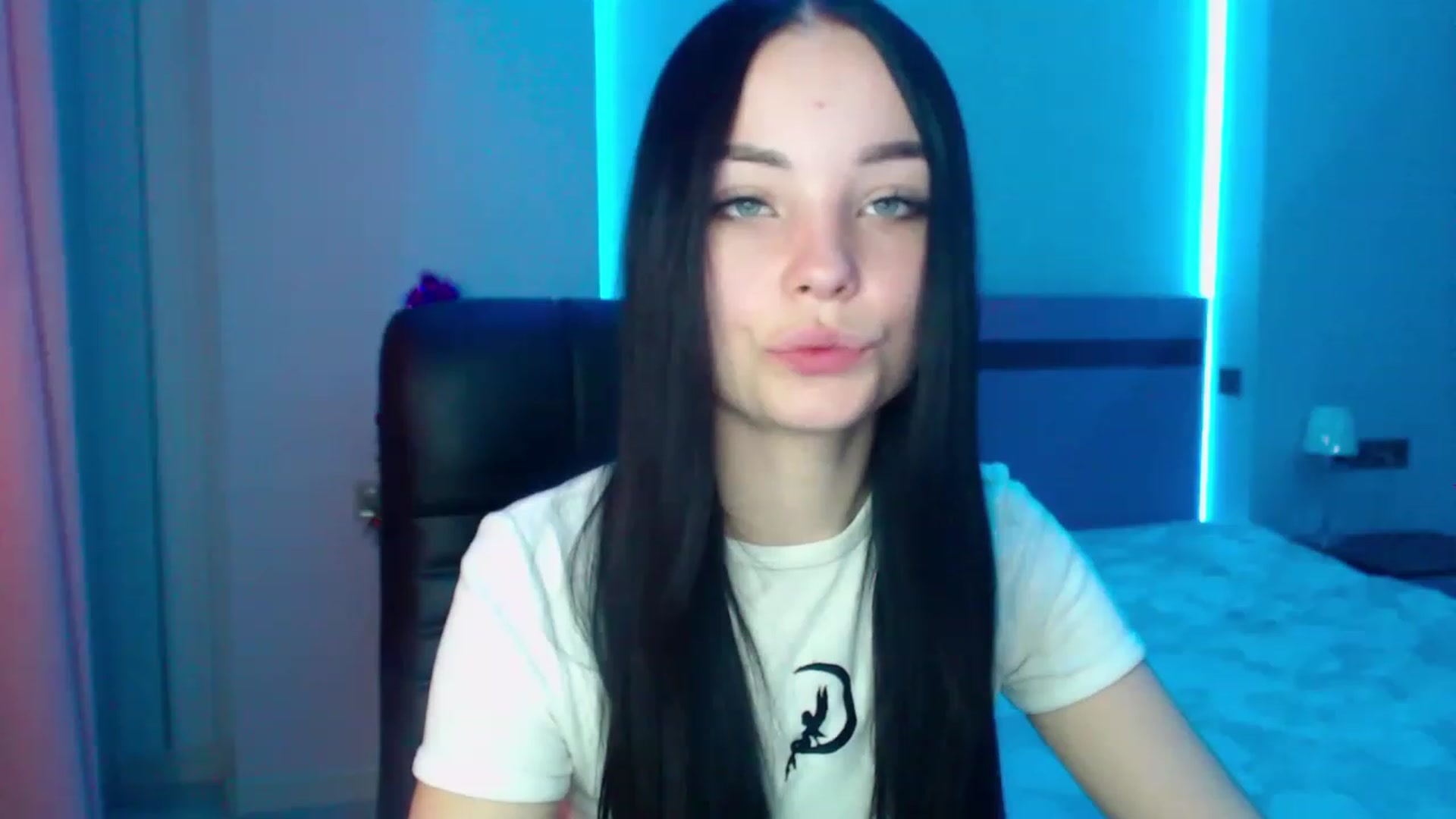 Gallery image thumbnail from SonyaOlsen's myfreecams stream on, 01/10/2023, 10:00 image 6 of 20