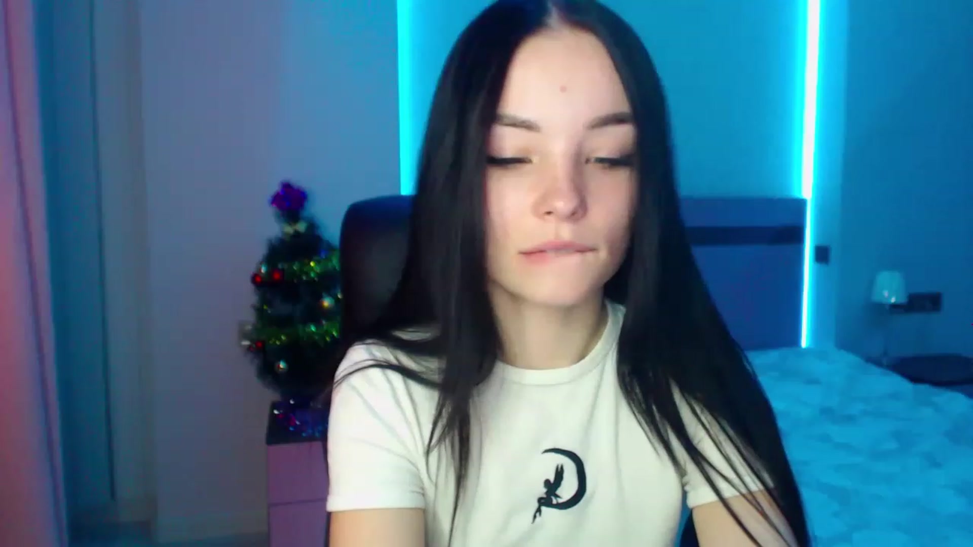 Gallery image thumbnail from SonyaOlsen's myfreecams stream on, 01/10/2023, 10:00 image 10 of 20