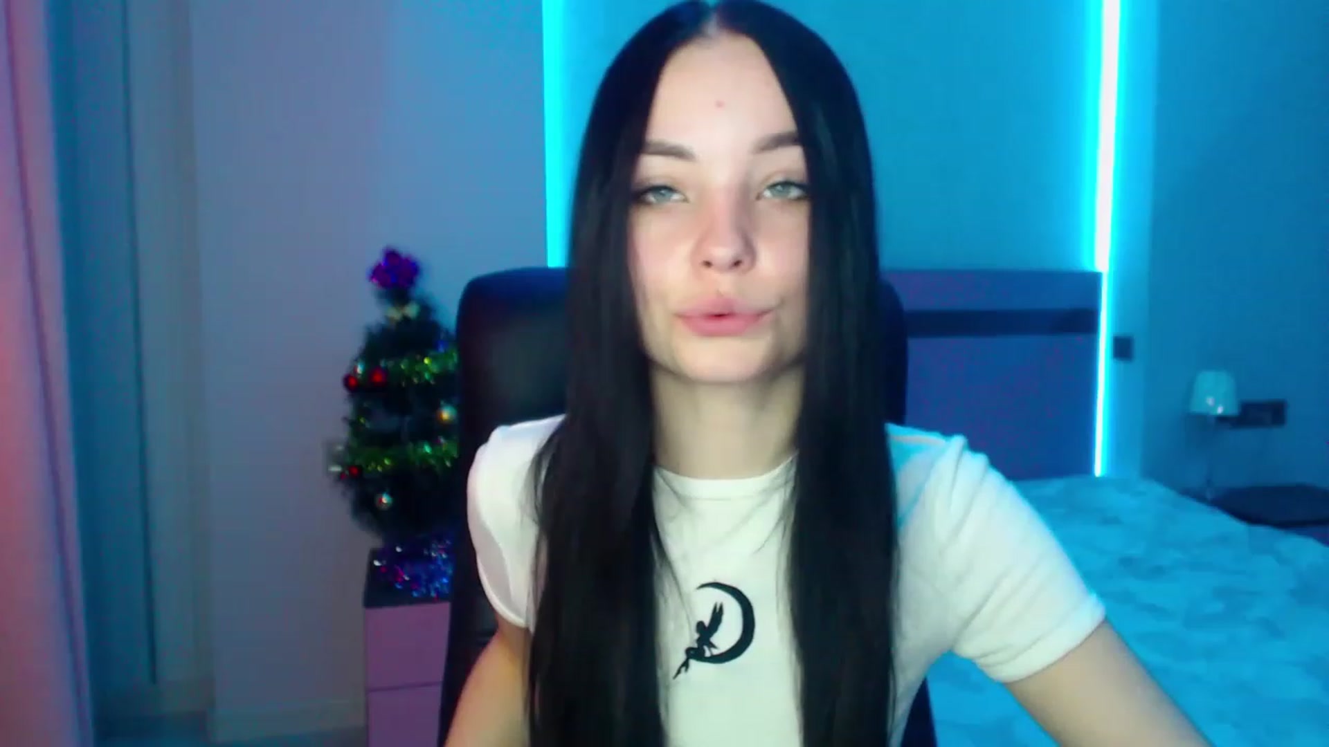Gallery image thumbnail from SonyaOlsen's myfreecams stream on, 01/10/2023, 10:00 image 3 of 20