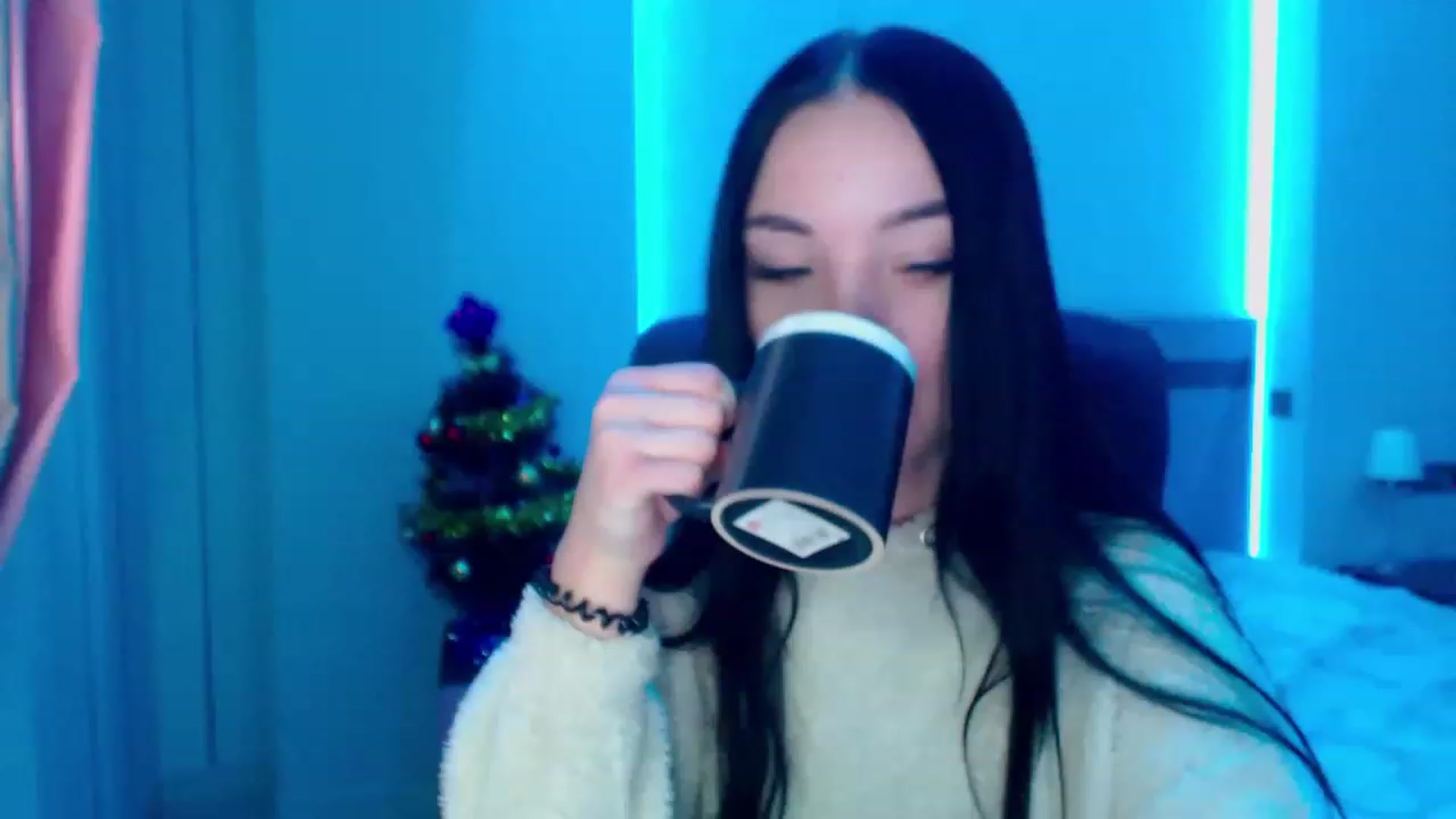 Gallery image thumbnail from SonyaOlsen's myfreecams stream on, 01/12/2023, 11:57 image 12 of 20