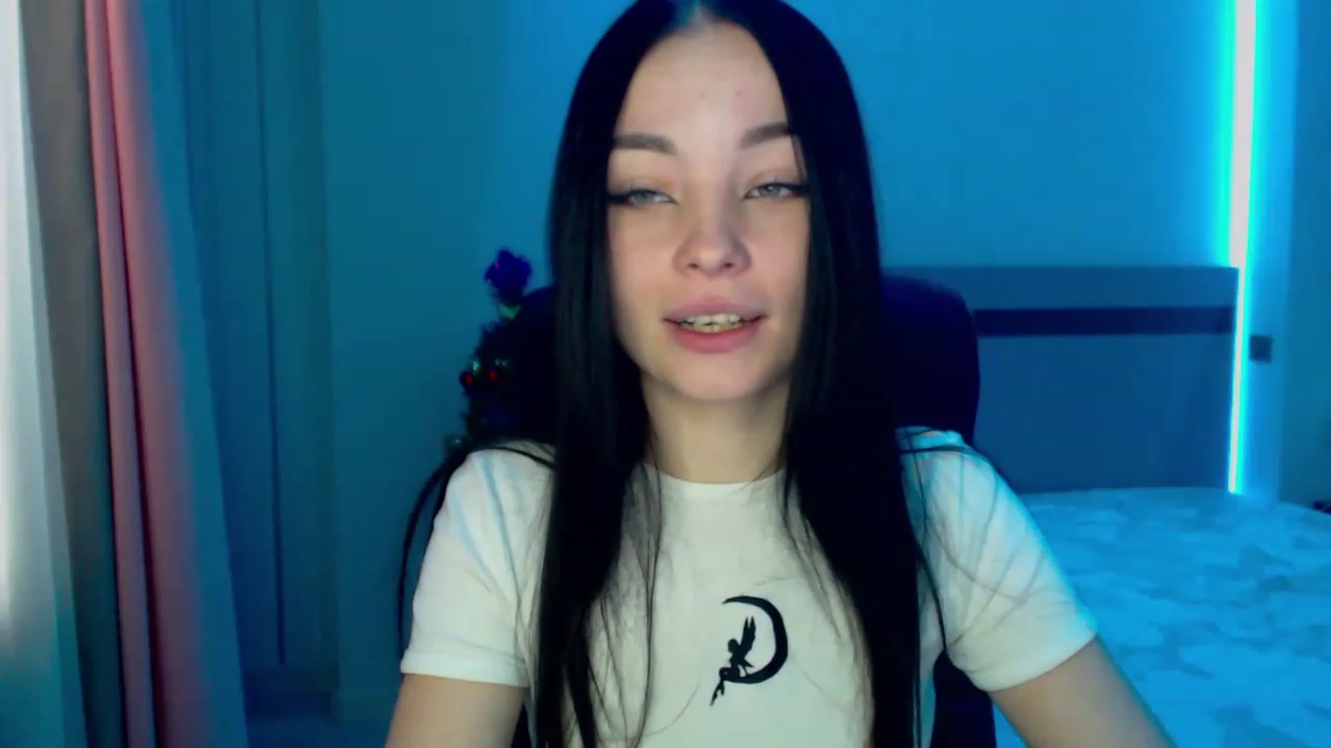 Gallery image thumbnail from SonyaOlsen's myfreecams stream on, 01/16/2023, 08:10 image 2 of 20
