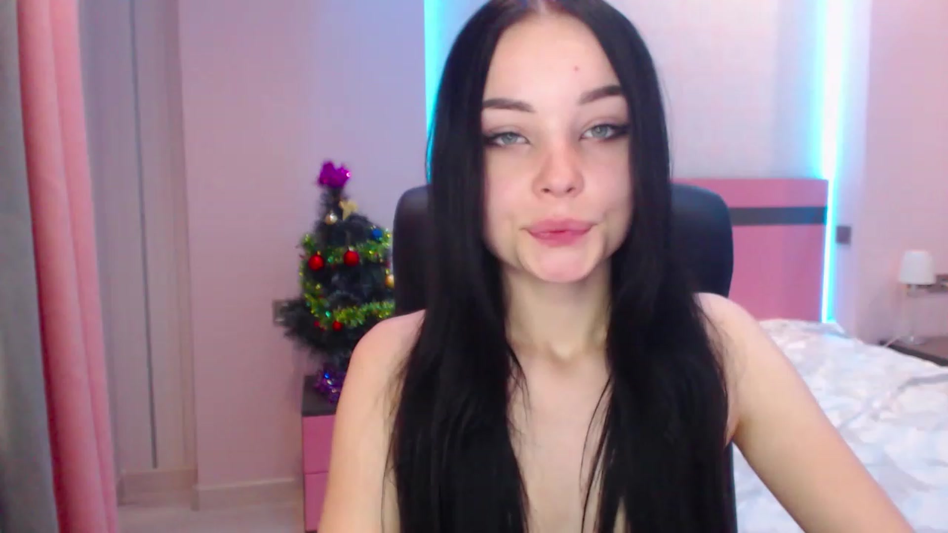 Gallery image thumbnail from SonyaOlsen's myfreecams stream on, 01/19/2023, 10:41 image 8 of 20