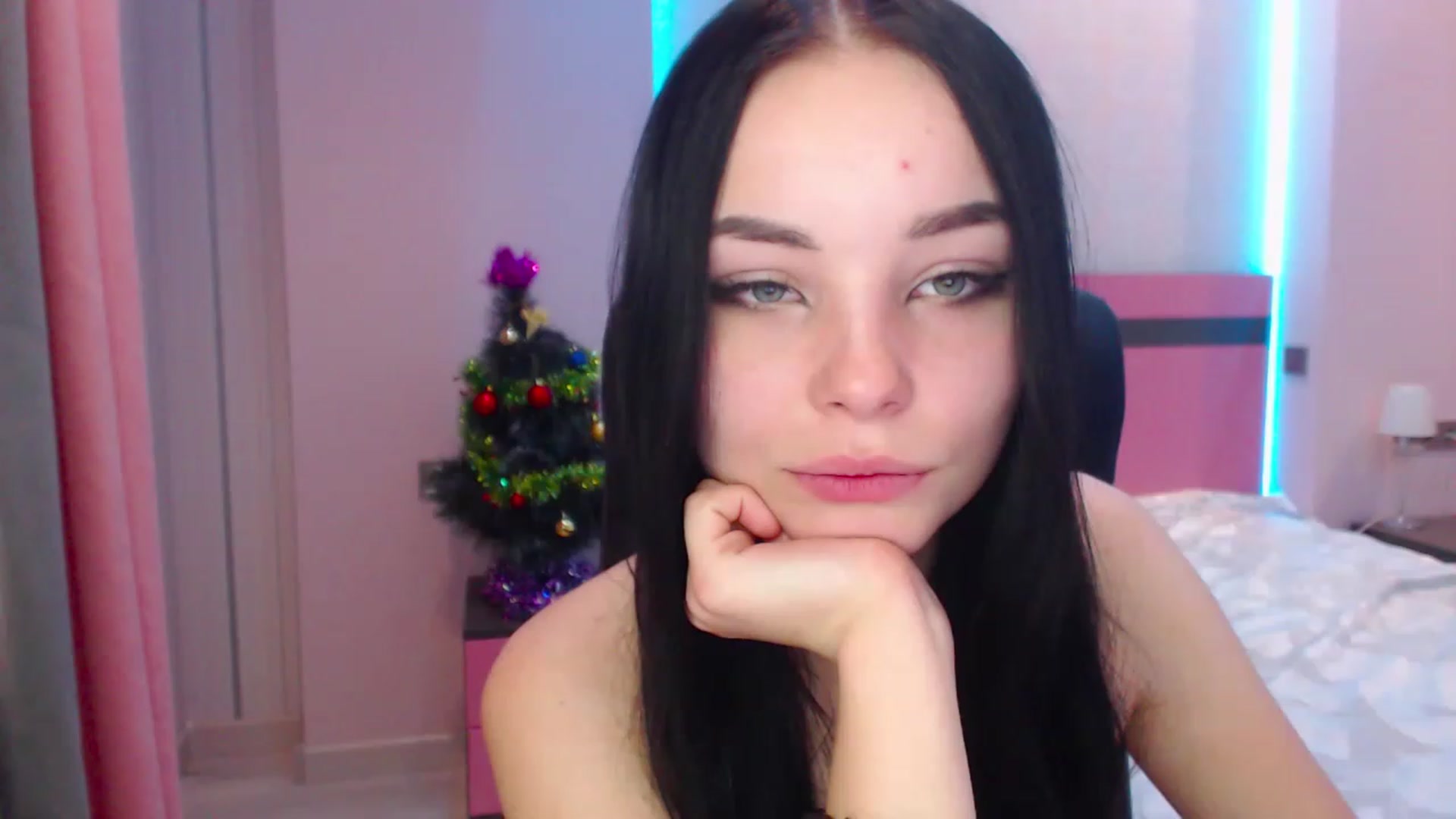 Gallery image thumbnail from SonyaOlsen's myfreecams stream on, 01/19/2023, 10:41 image 14 of 20