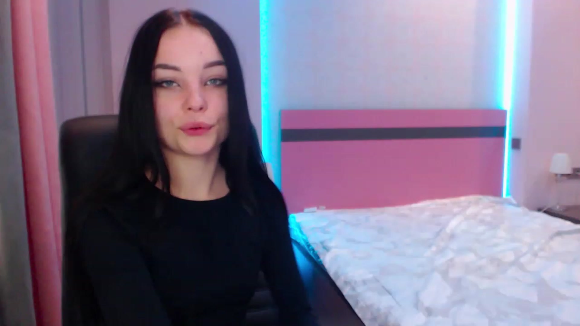 Gallery image thumbnail from SonyaOlsen's myfreecams stream on, 01/19/2023, 10:41 image 17 of 20