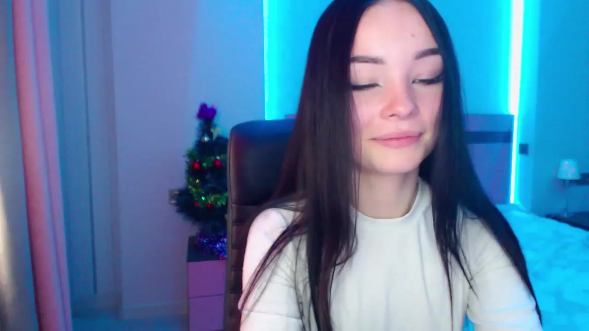 Gallery image thumbnail from SonyaOlsen's myfreecams stream on, 01/20/2023, 08:45 image 7 of 20