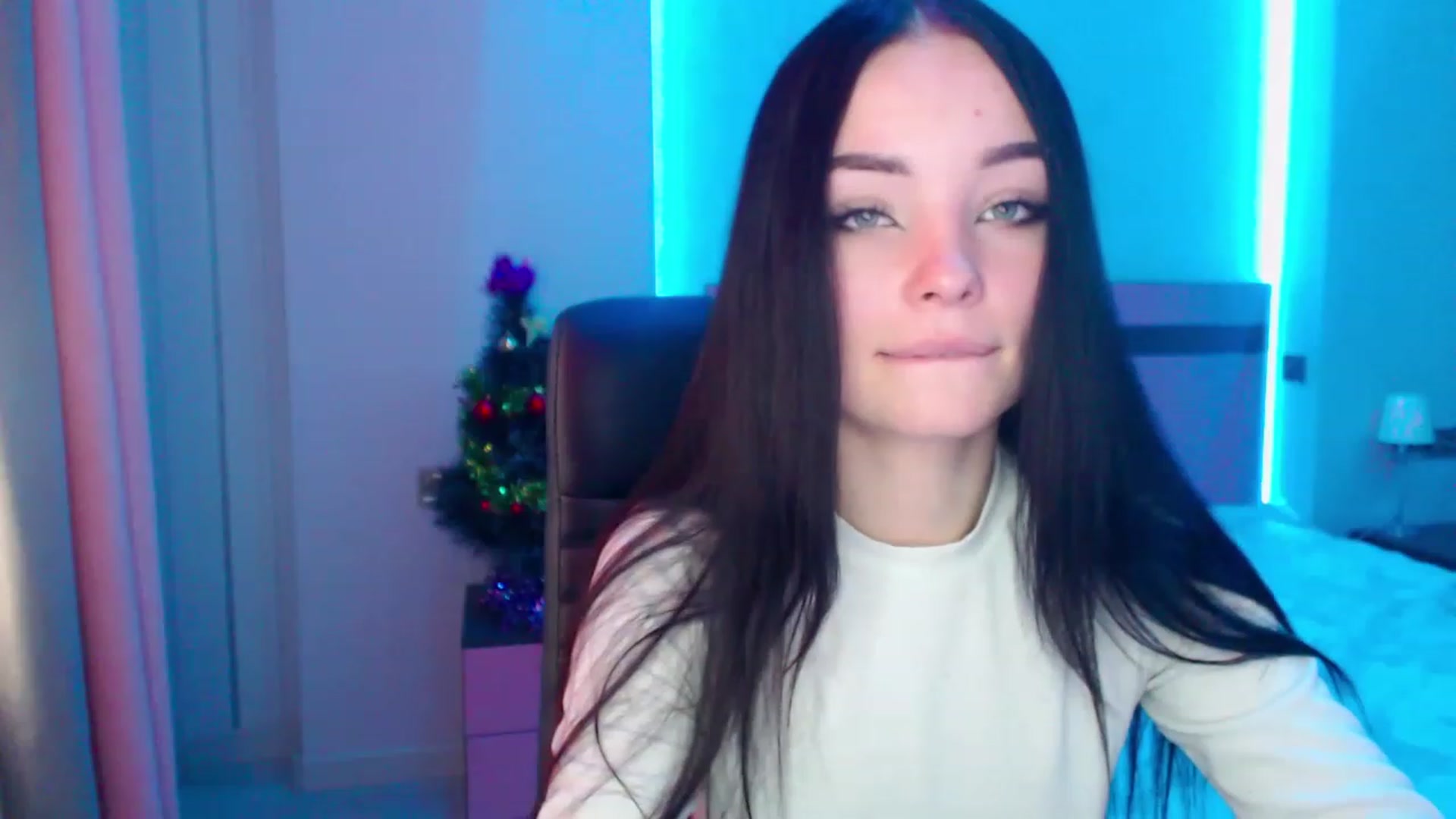 Gallery image thumbnail from SonyaOlsen's myfreecams stream on, 01/20/2023, 08:45 image 13 of 20