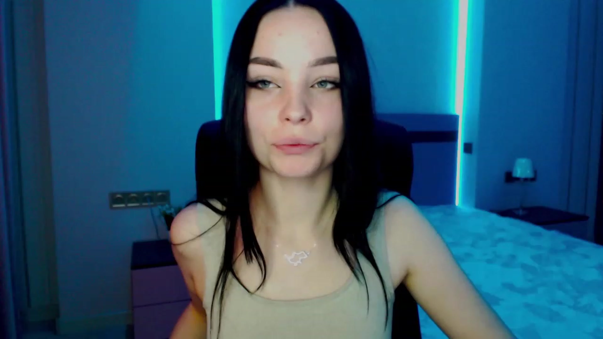 Gallery image thumbnail from SonyaOlsen's myfreecams stream on, 02/15/2023, 10:33 image 13 of 20